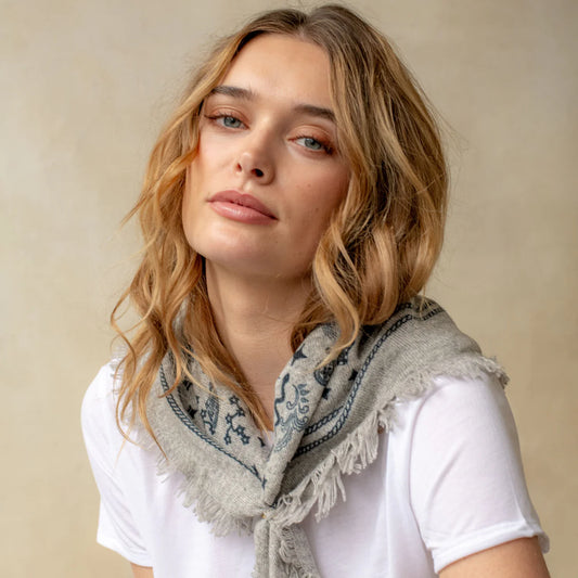 Mini Cosmic Bandana in Pearl Grey/Navy