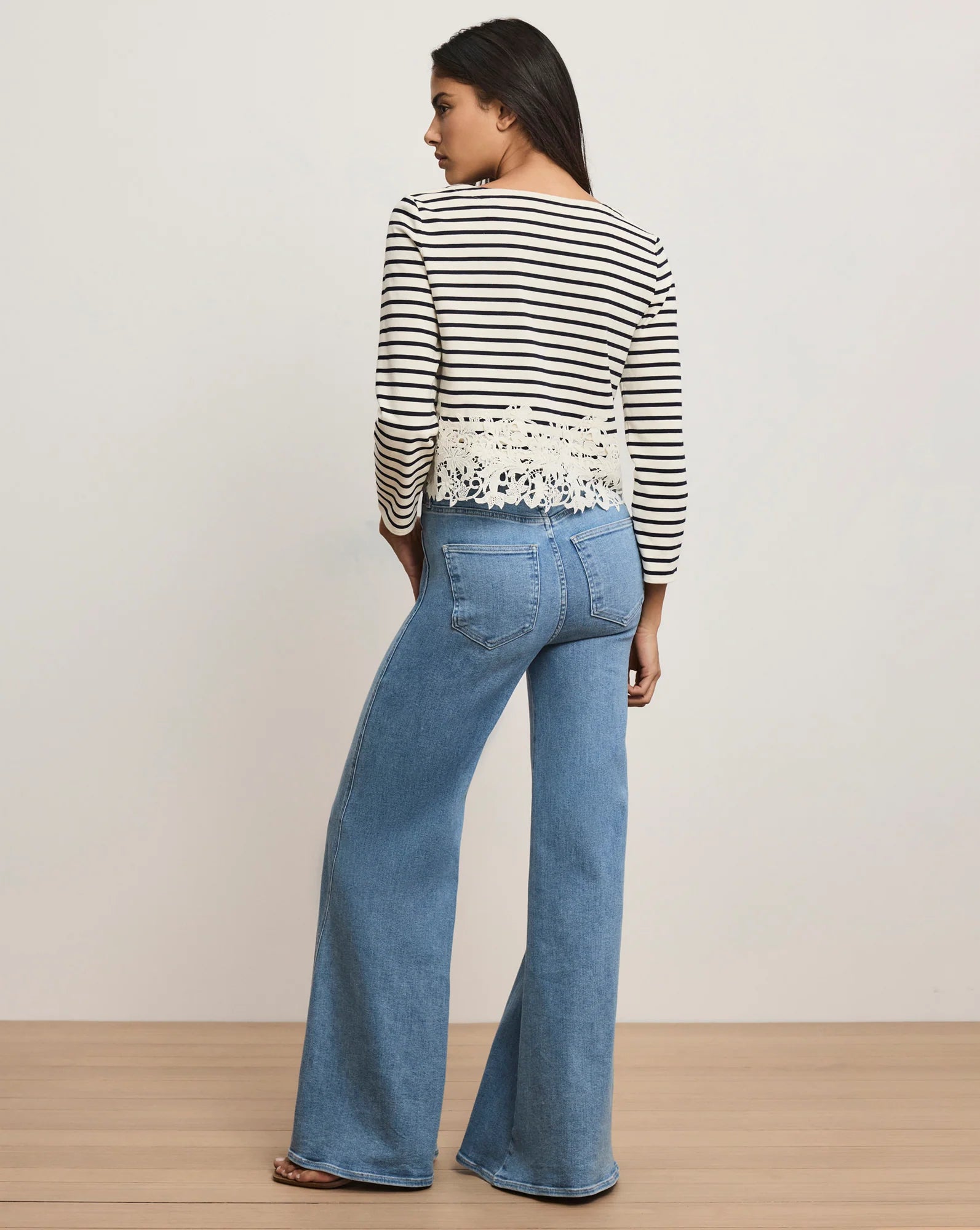 Hovey Striped Lace T-Shirt in Dove/Navy