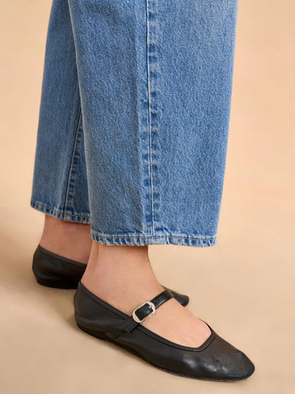 Marilyn Mid-Rise Barrel Jean in Walter