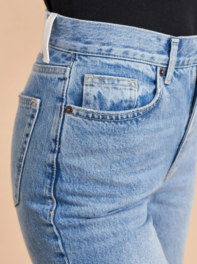 Molly High-Rise Straight Jean in Walter