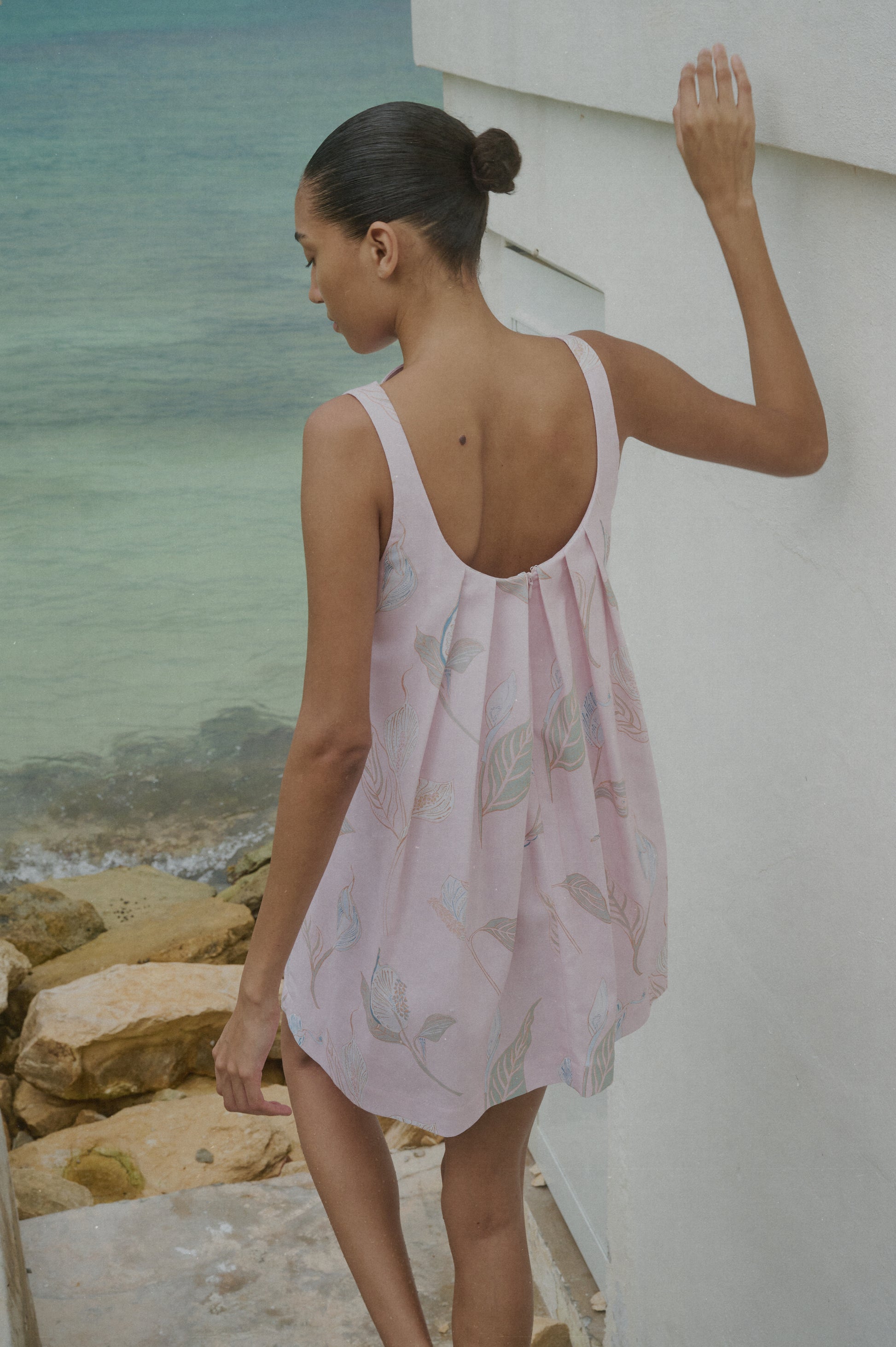 babes in short dress Stylish Girls in Short Dresses