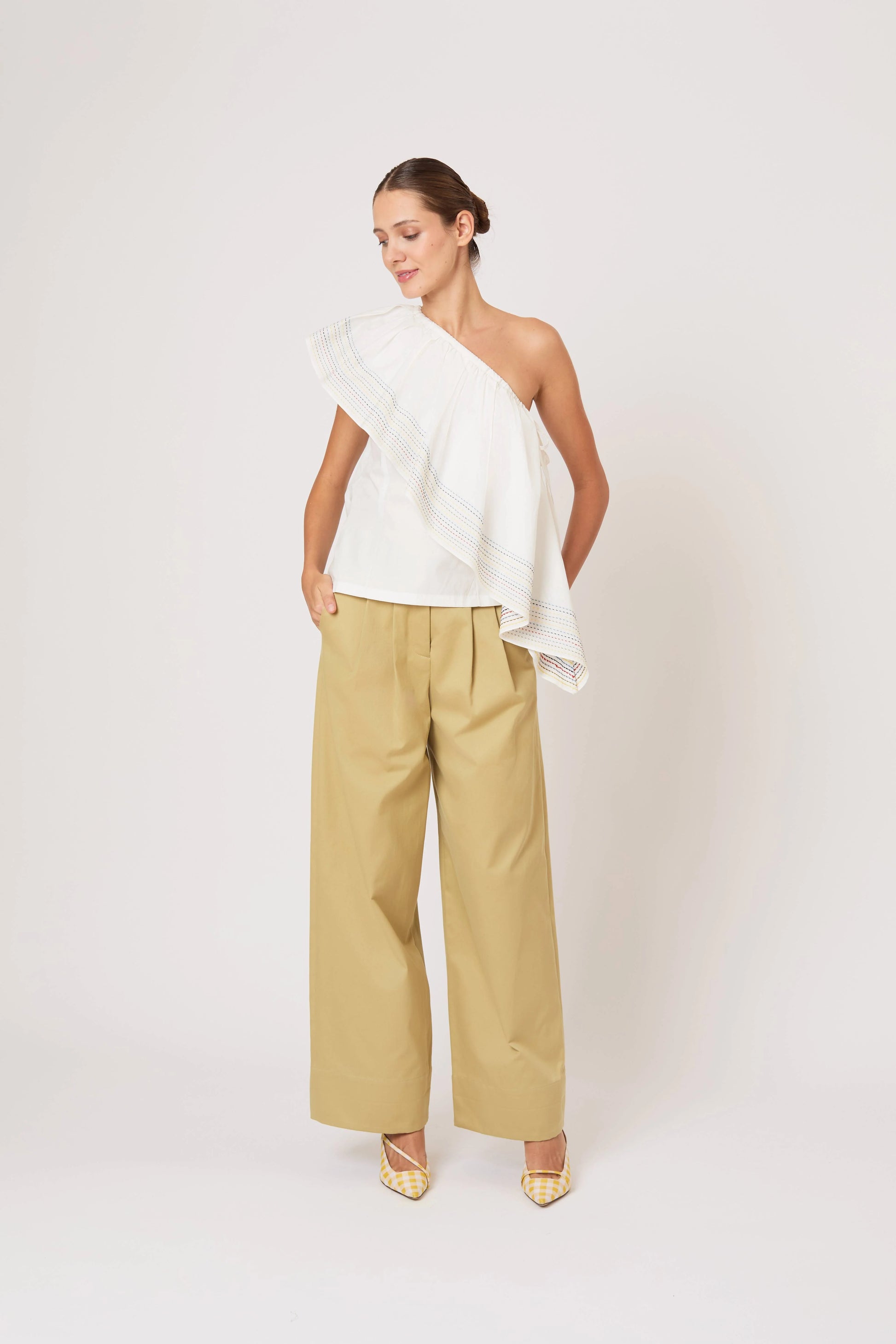Wedge Top in Trapunto Cotton in White