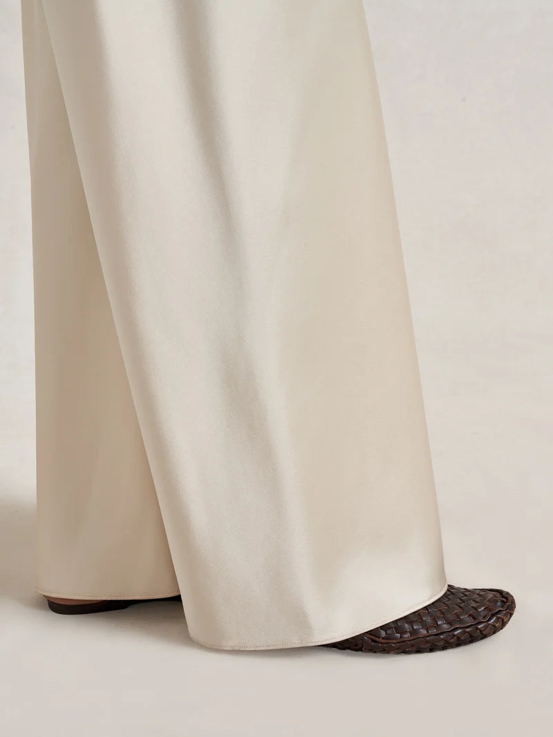 Colby Pant in Champagne