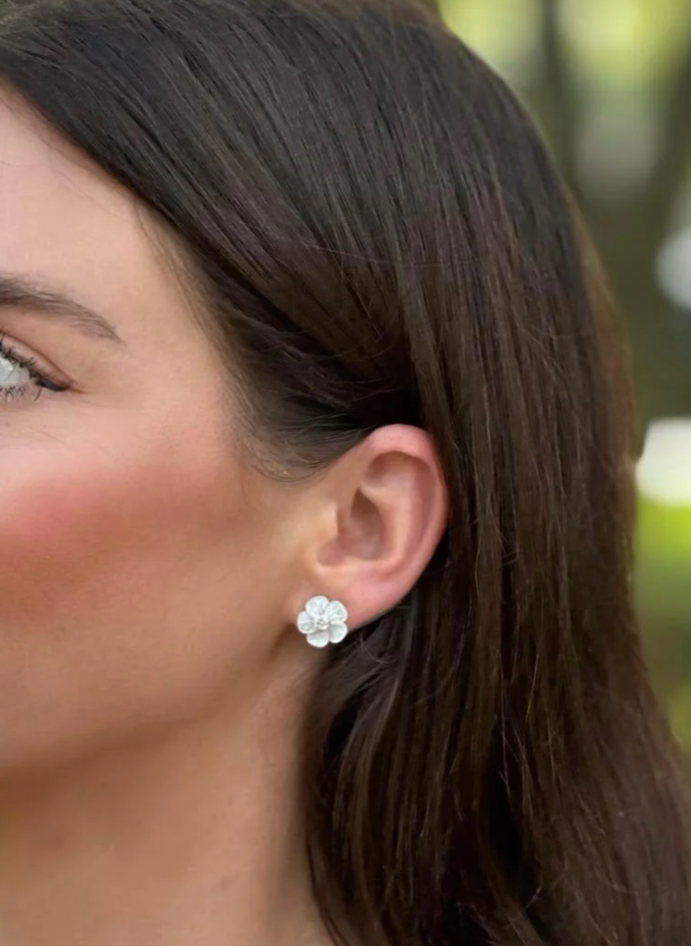 Mother of Pearl Chinoiserie Stud