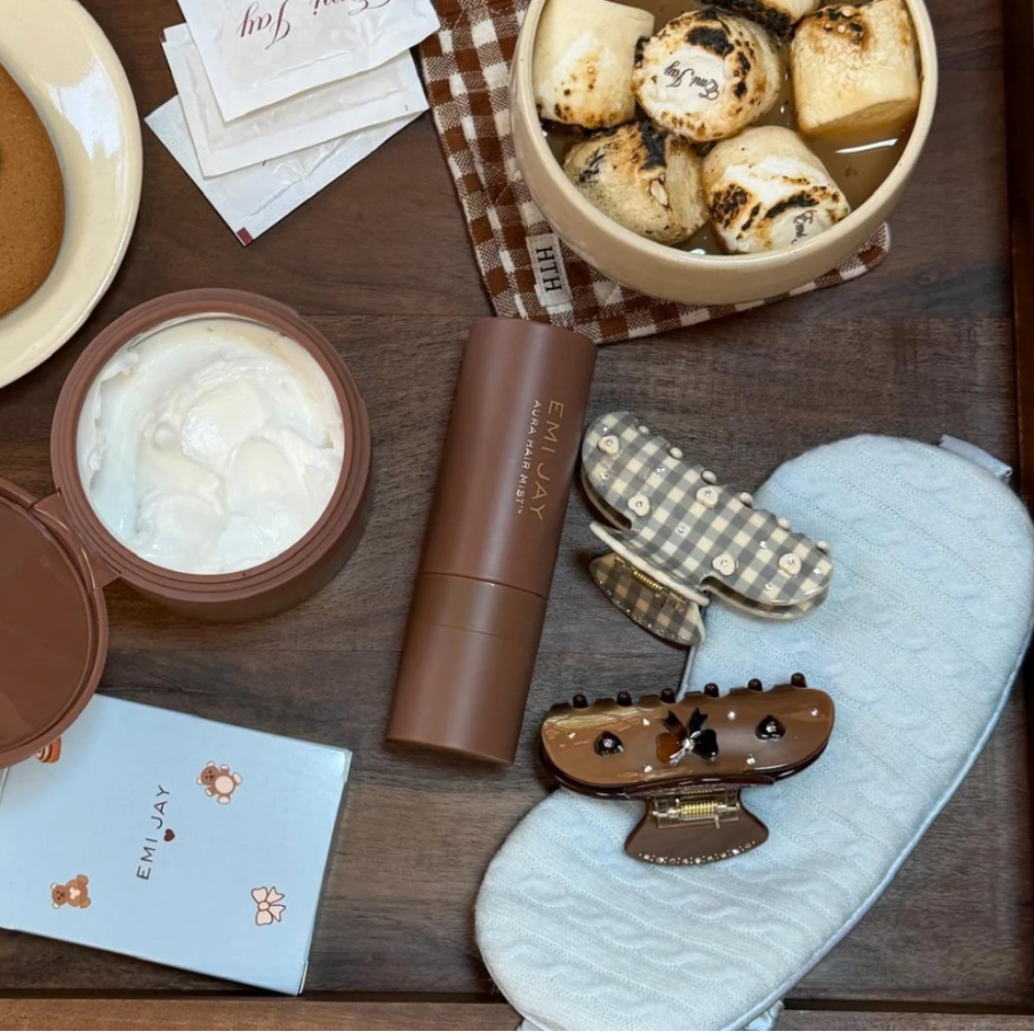 Sweetheart Clip in Cocoa Cashmere by Emi Jay