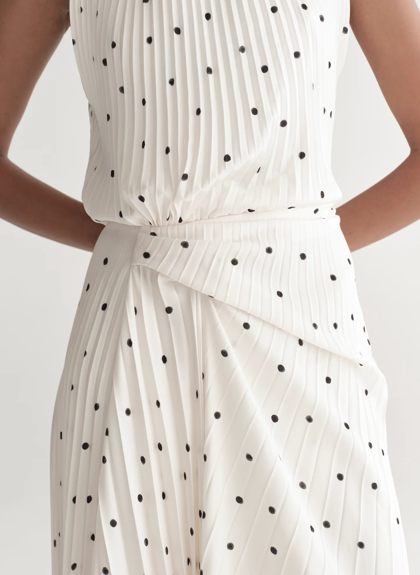 Simona Pleated Midi Dress in Cream/Black