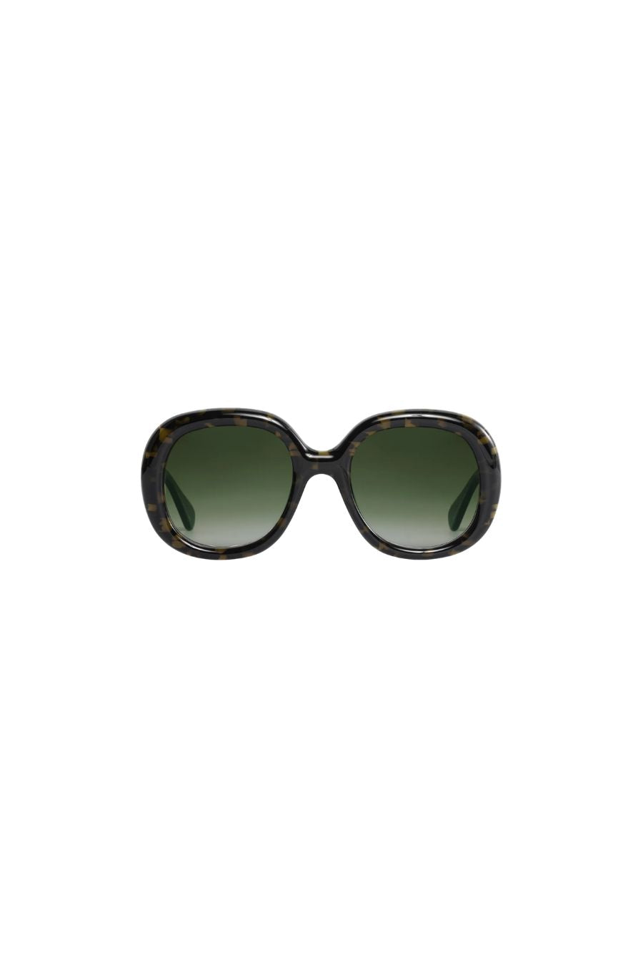 Chloe in Tortuga Noir