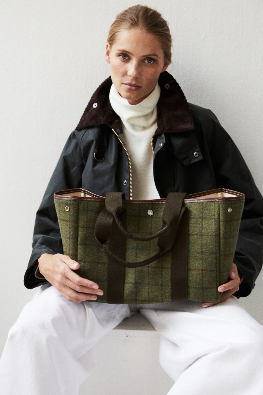 Rue de Verneuil Traversée M Hunting Tweed Kaki, quilted equestrian saddle pad — detail view