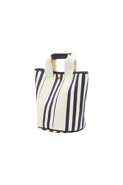 Cruise Bucket S in Palais Royal Navy