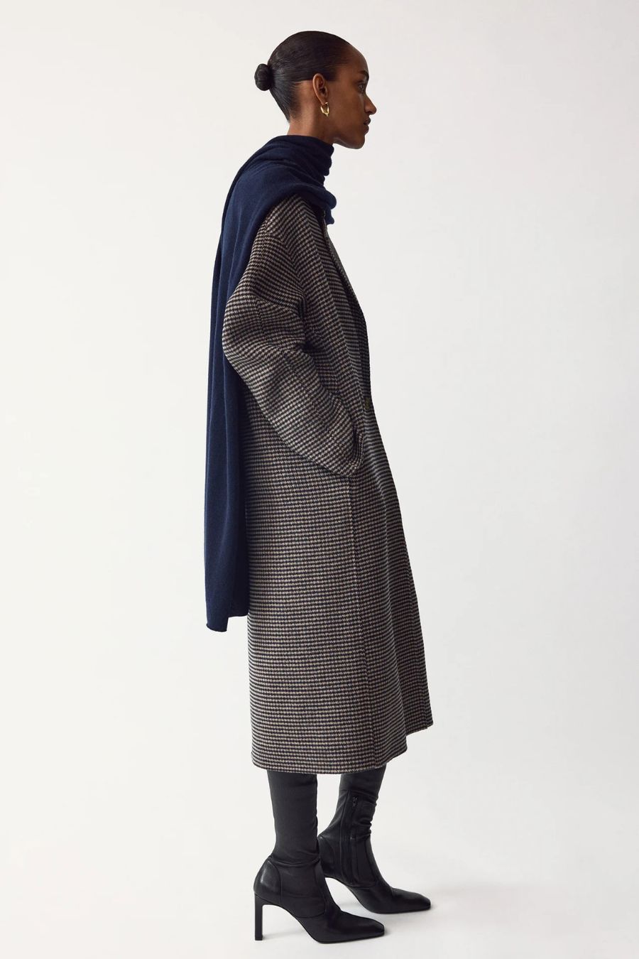 Knitted Scarf in Navy