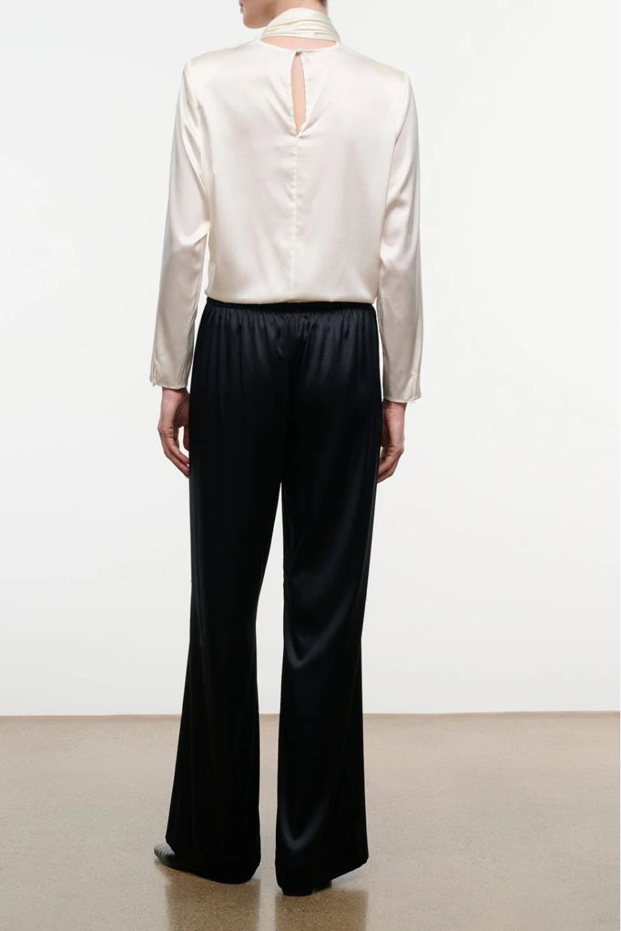 Stroll Silk in Pant in Black